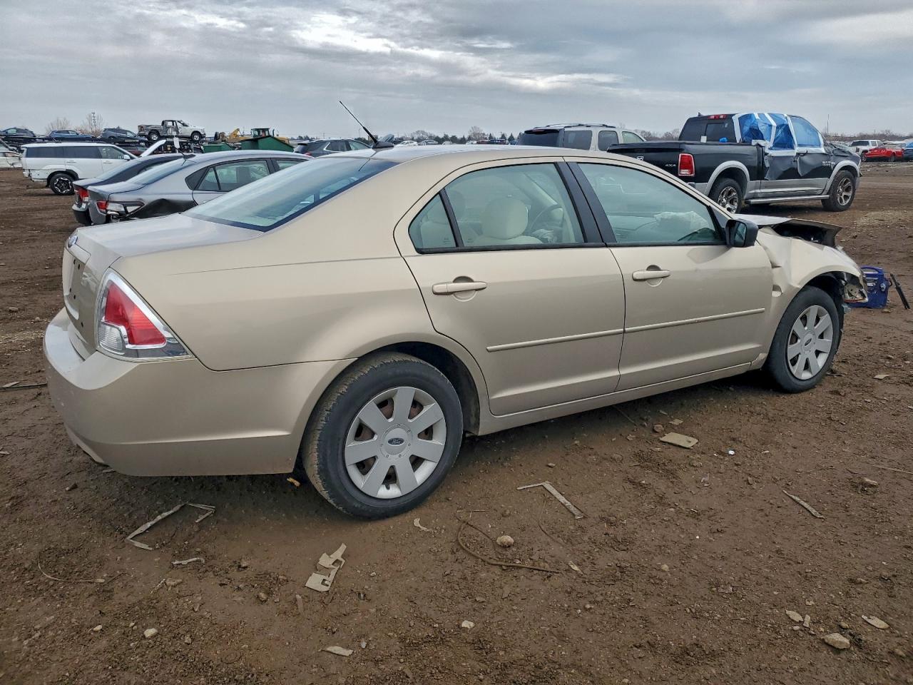 Ford Fusion S Image 2