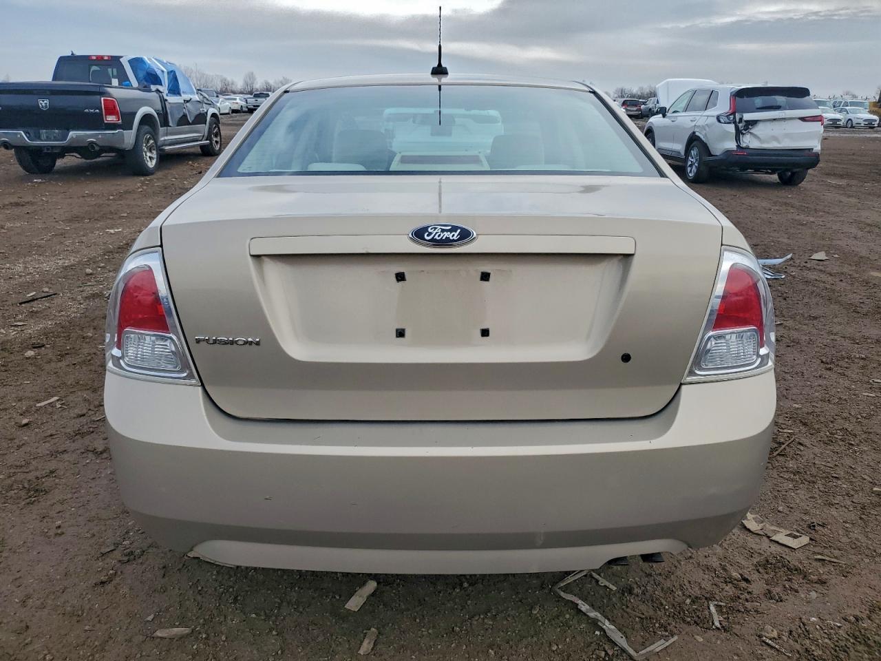 Ford Fusion S Image 5