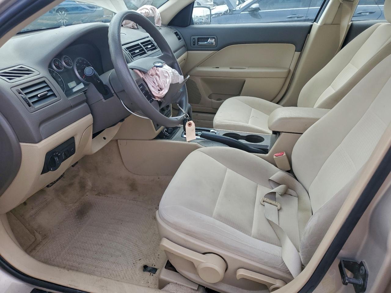 Ford Fusion S Image 6