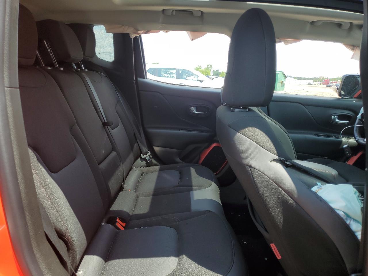 Jeep Renegade Trailhawk Image 10