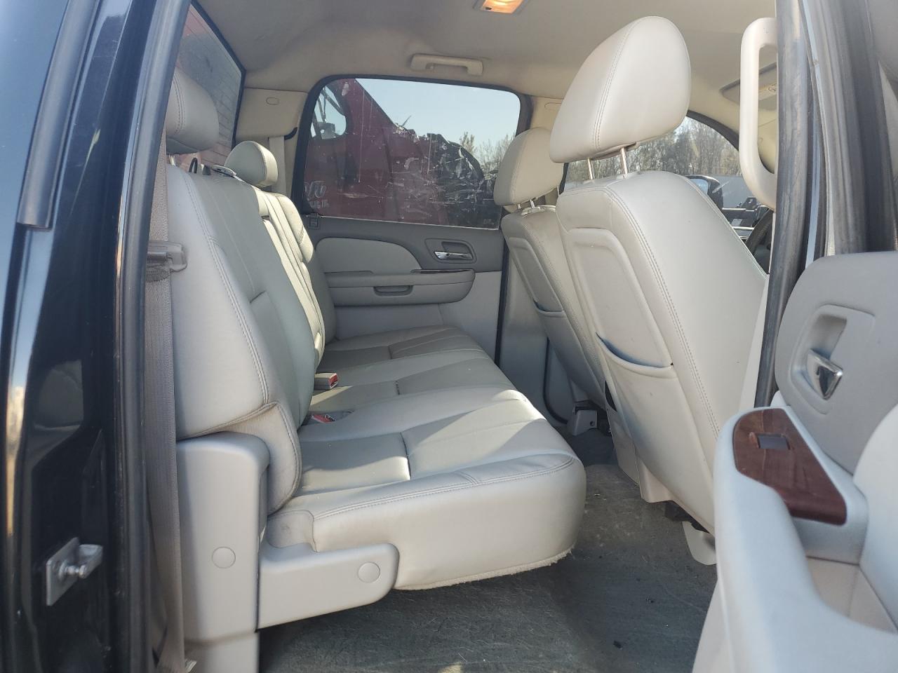 Chevrolet Silverado K3500 Ltz Image 10