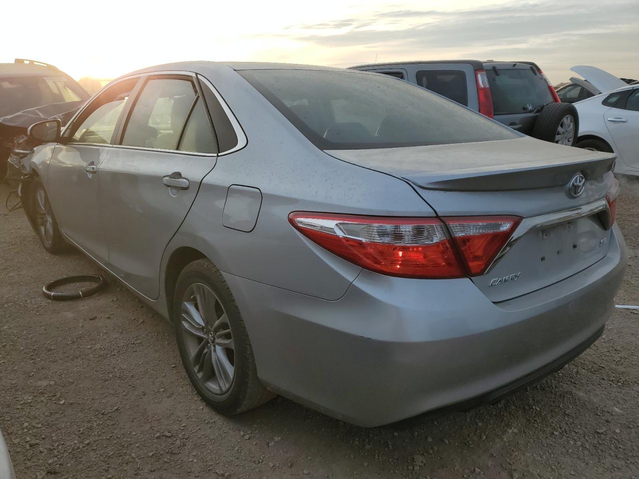 Toyota Camry Le Image 4