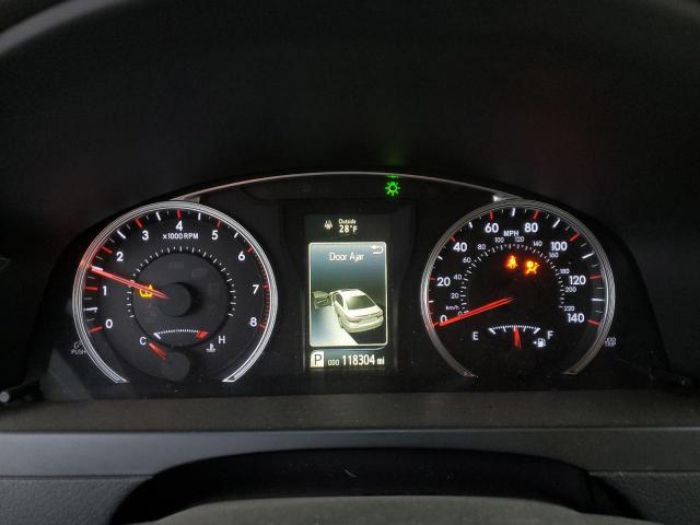 Toyota Camry Le Image 12