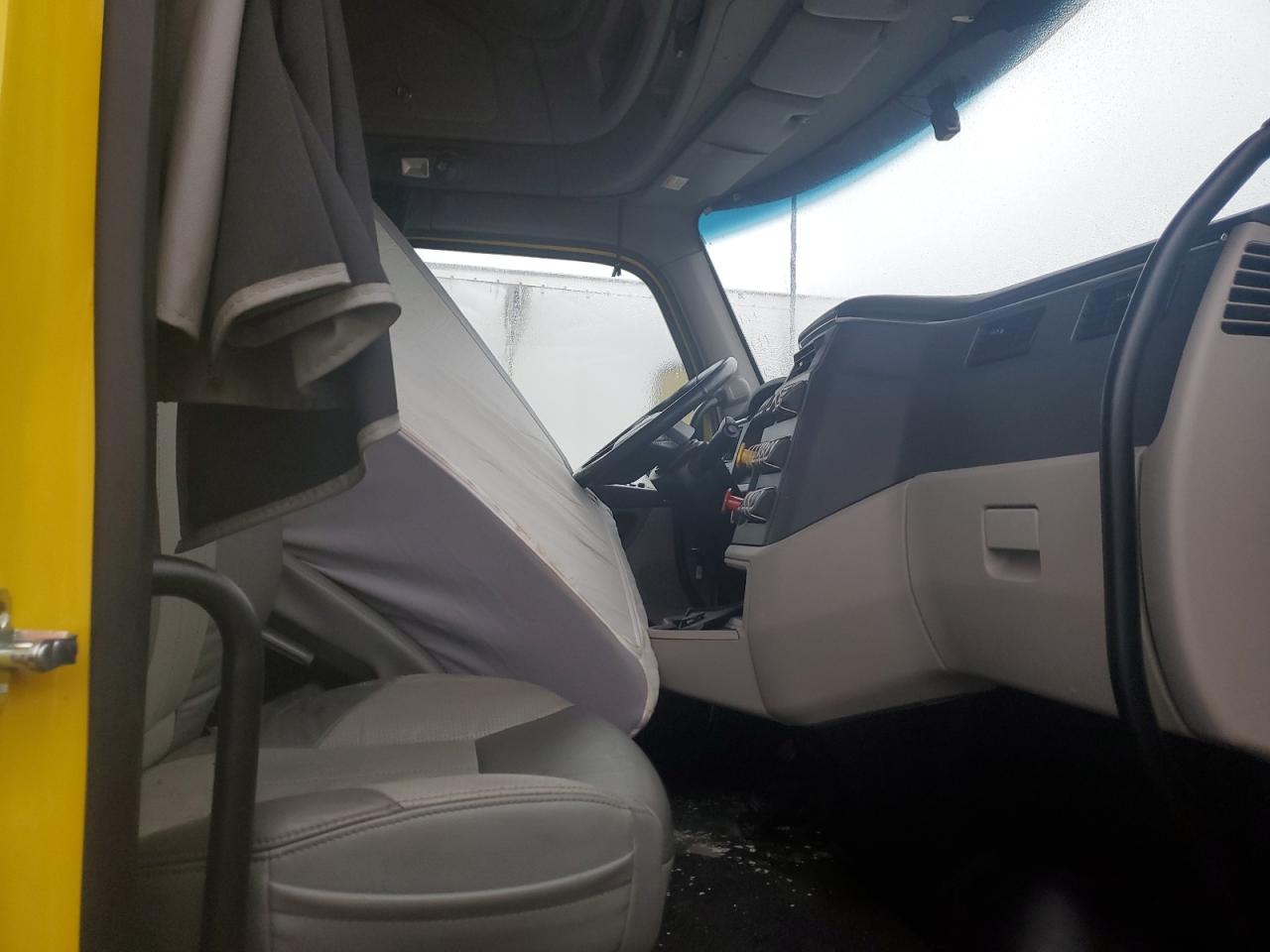 Peterbilt 579 Image 4