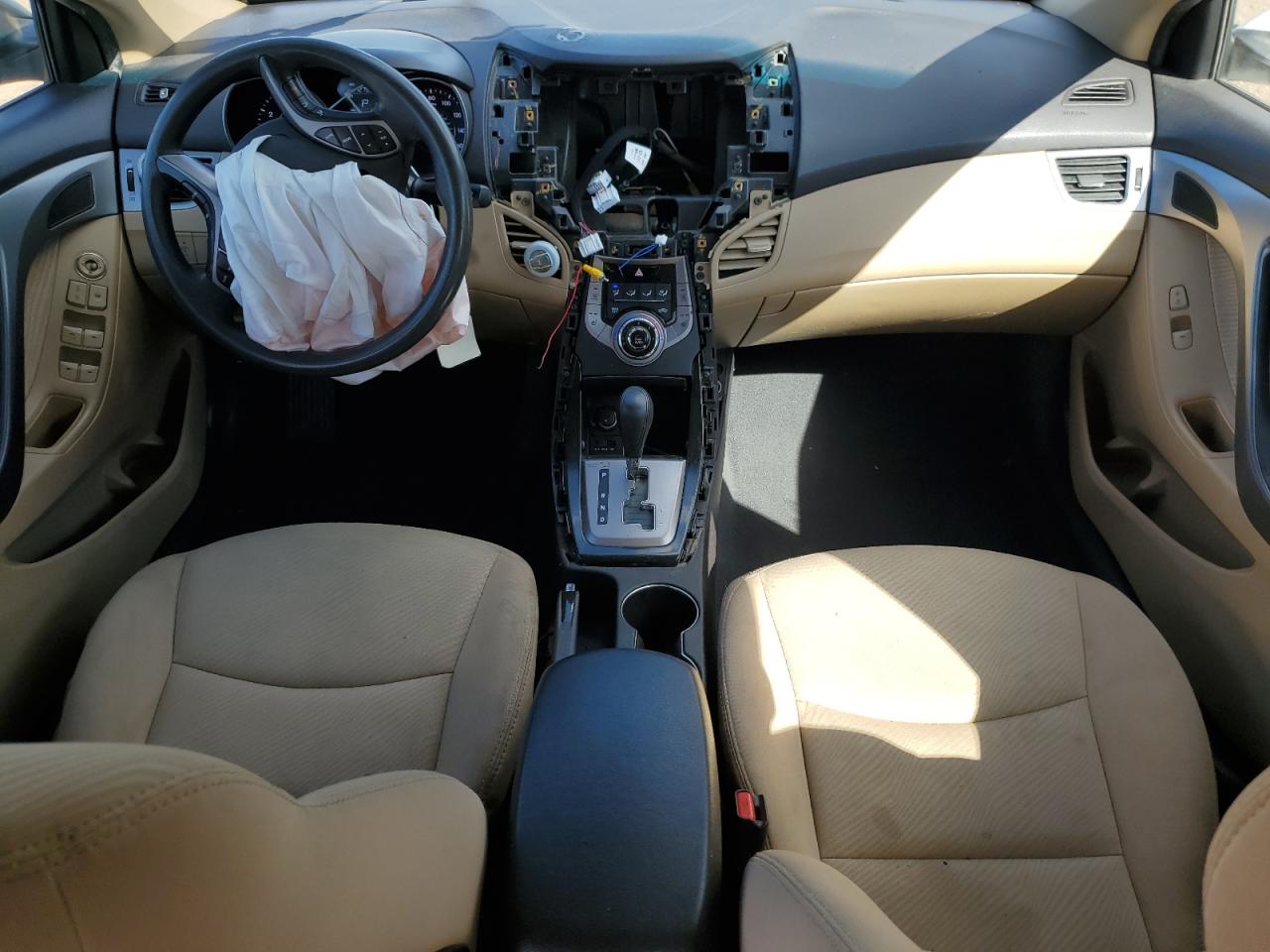 Hyundai ELANTRA Gls Image 4