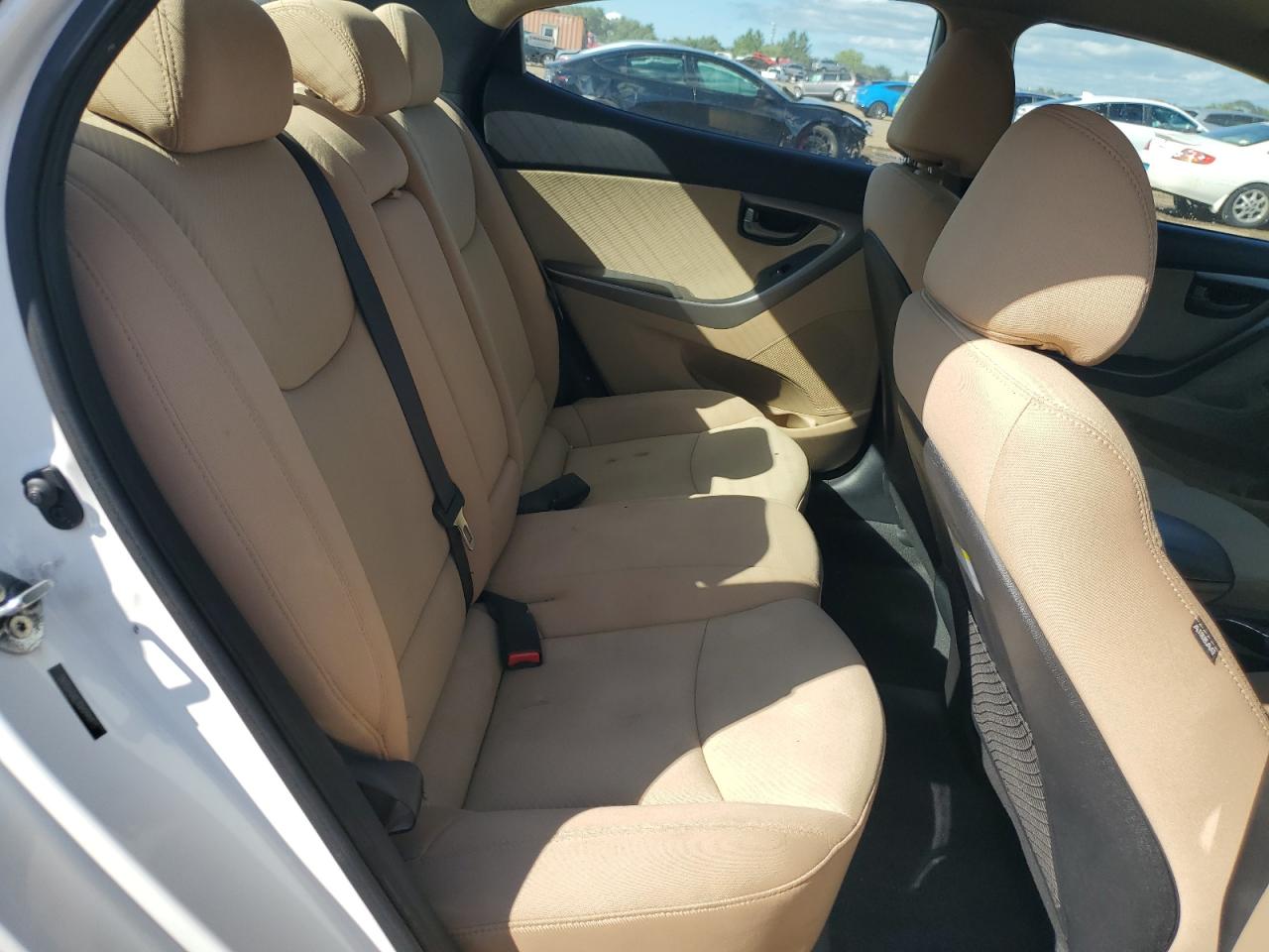 Hyundai ELANTRA Gls Image 12