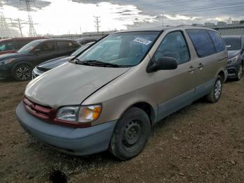  Salvage Toyota Sienna