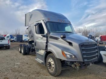  Salvage Freightliner Cascadia 1