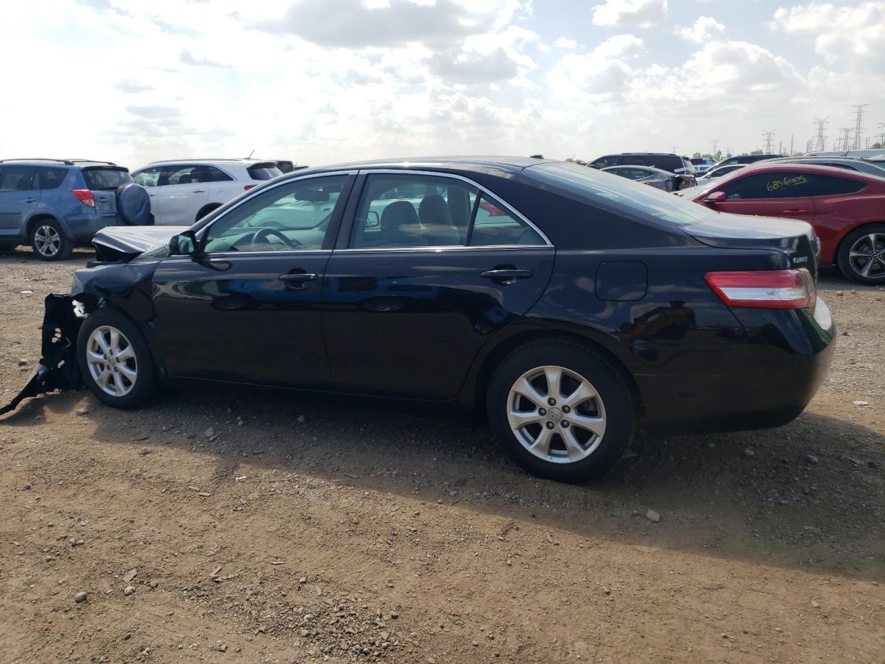 Toyota Camry Base Image 7