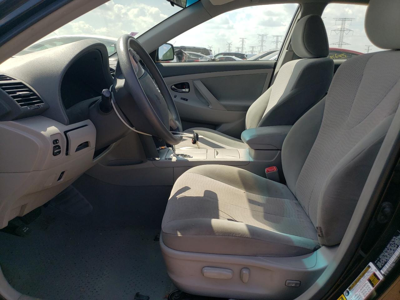 Toyota Camry Base Image 12