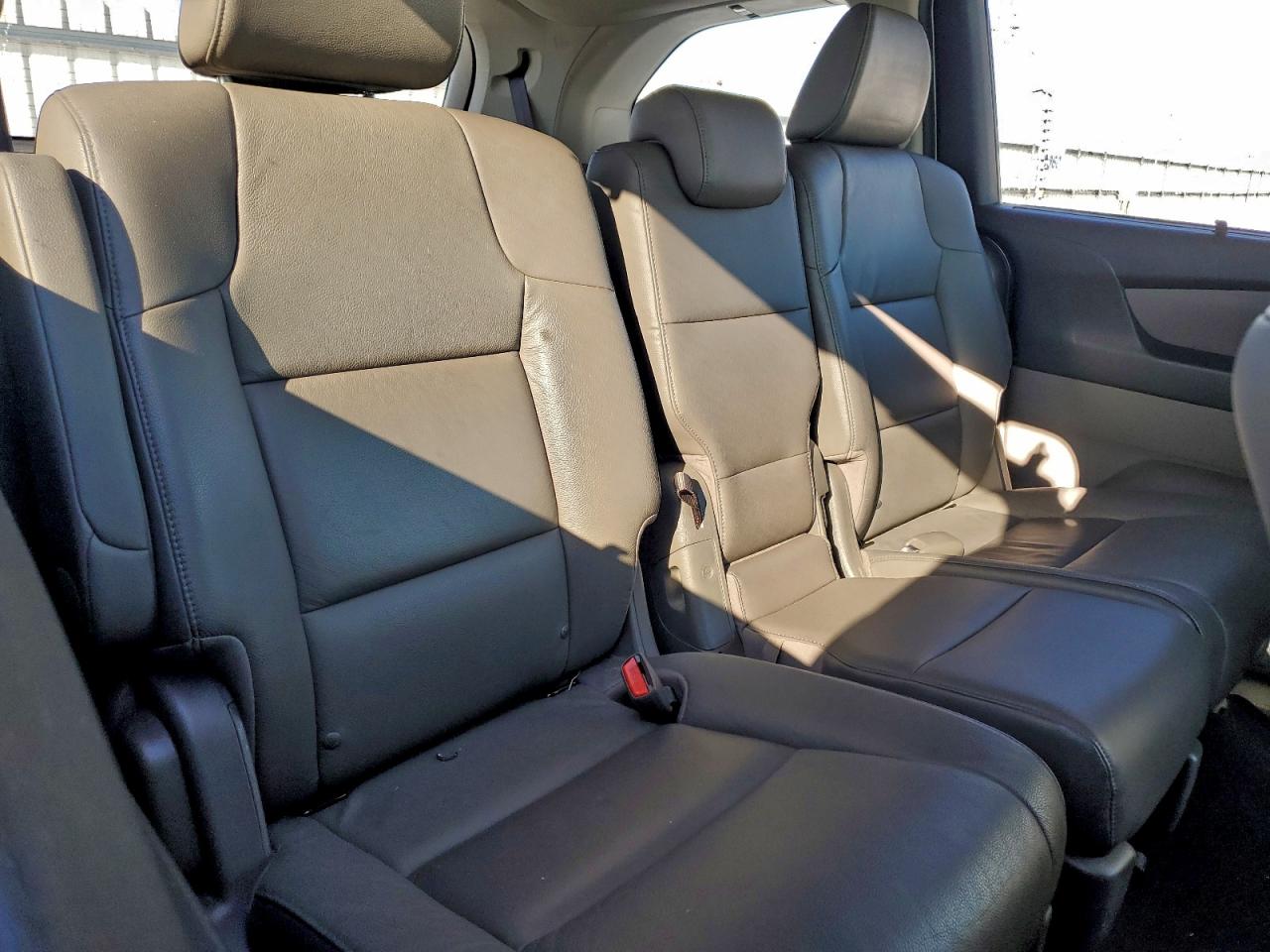 Honda Odyssey Touring Image 11