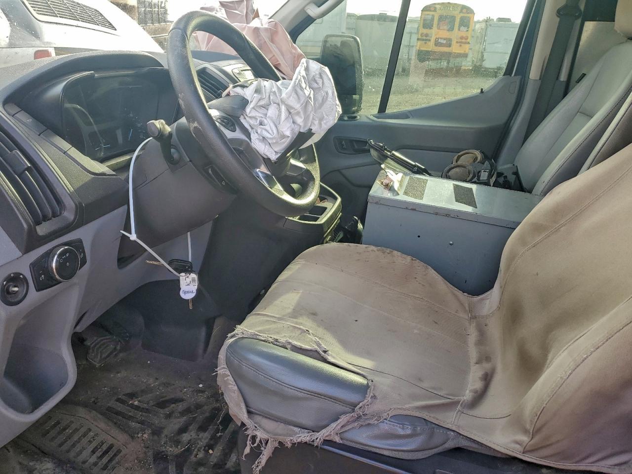 Ford Transit T-350 Image 11