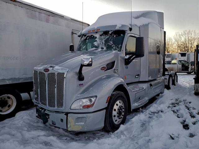  Salvage Peterbilt 579