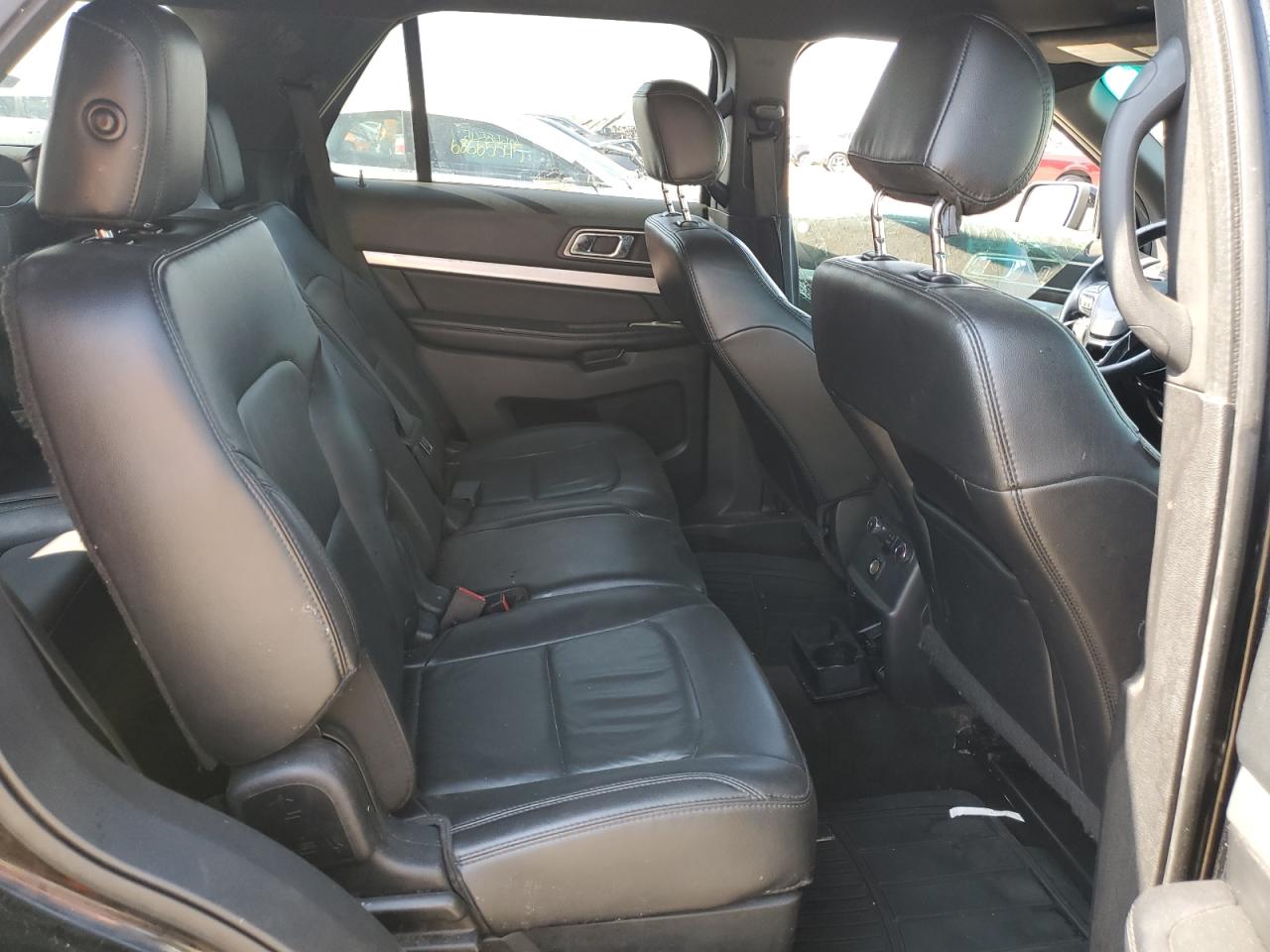 Ford Explorer Xlt Image 8