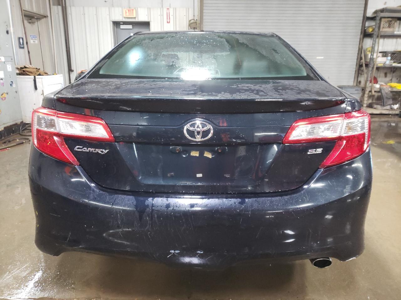Toyota Camry Base Image 6