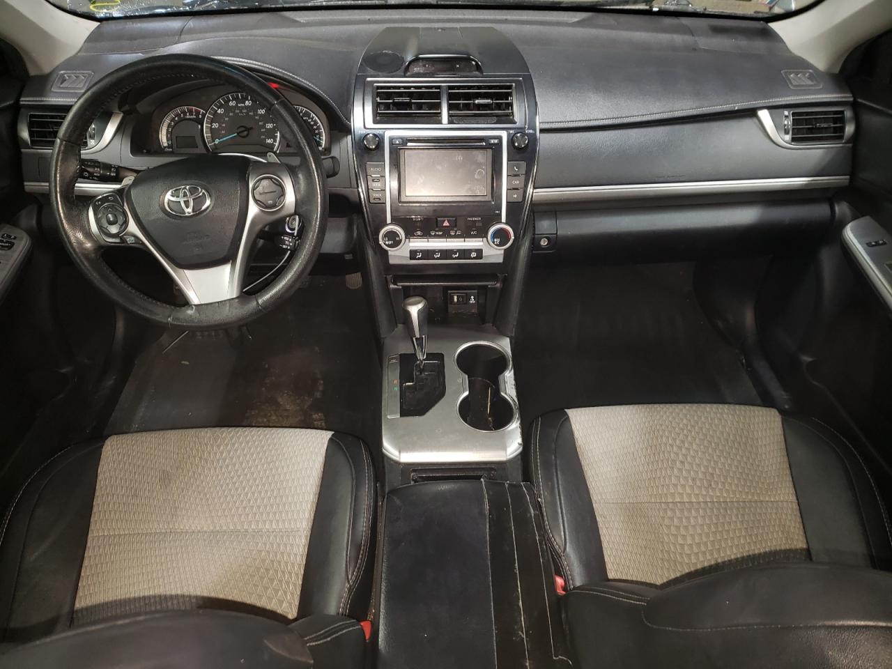 Toyota Camry Base Image 7