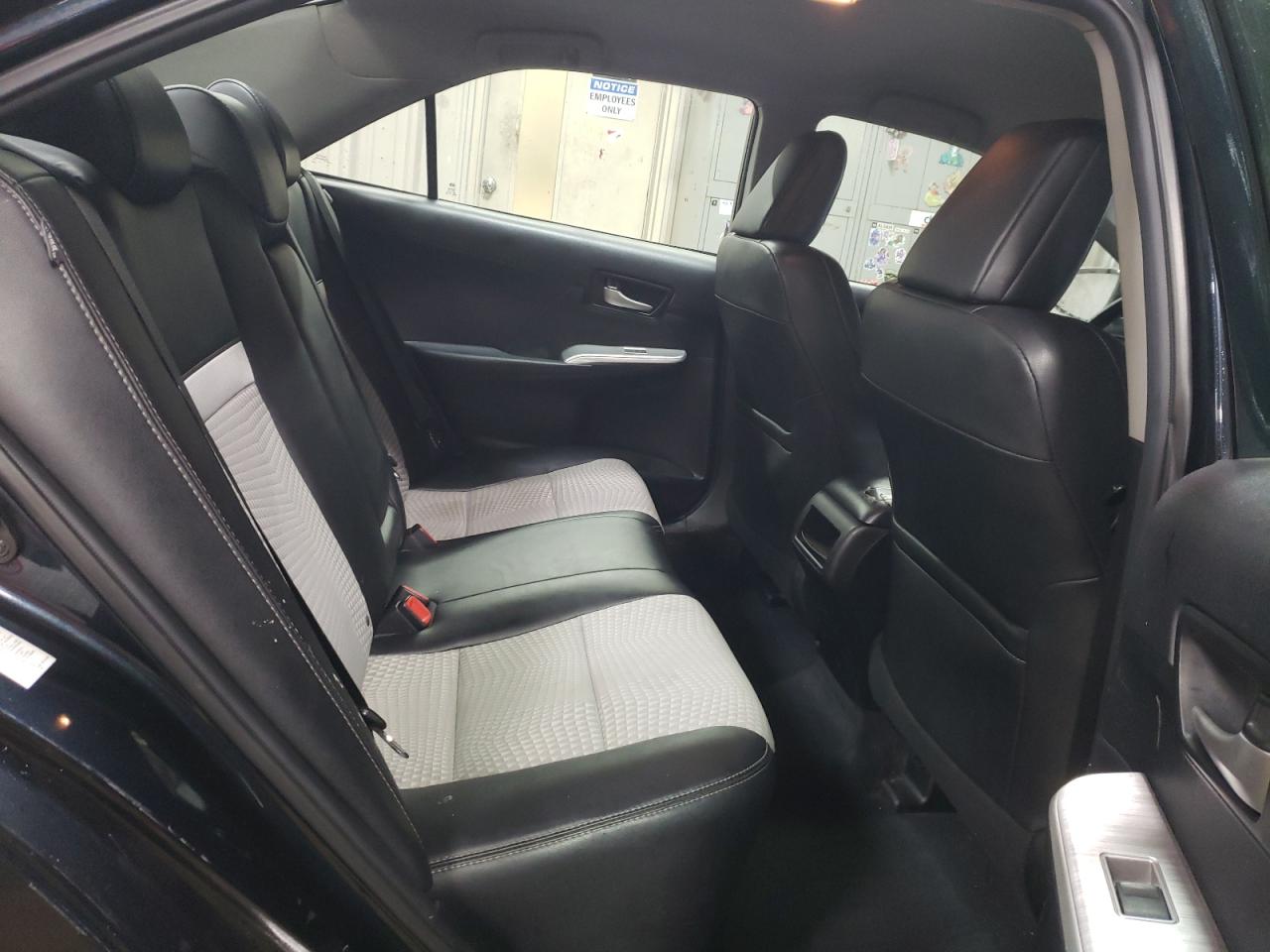 Toyota Camry Base Image 8