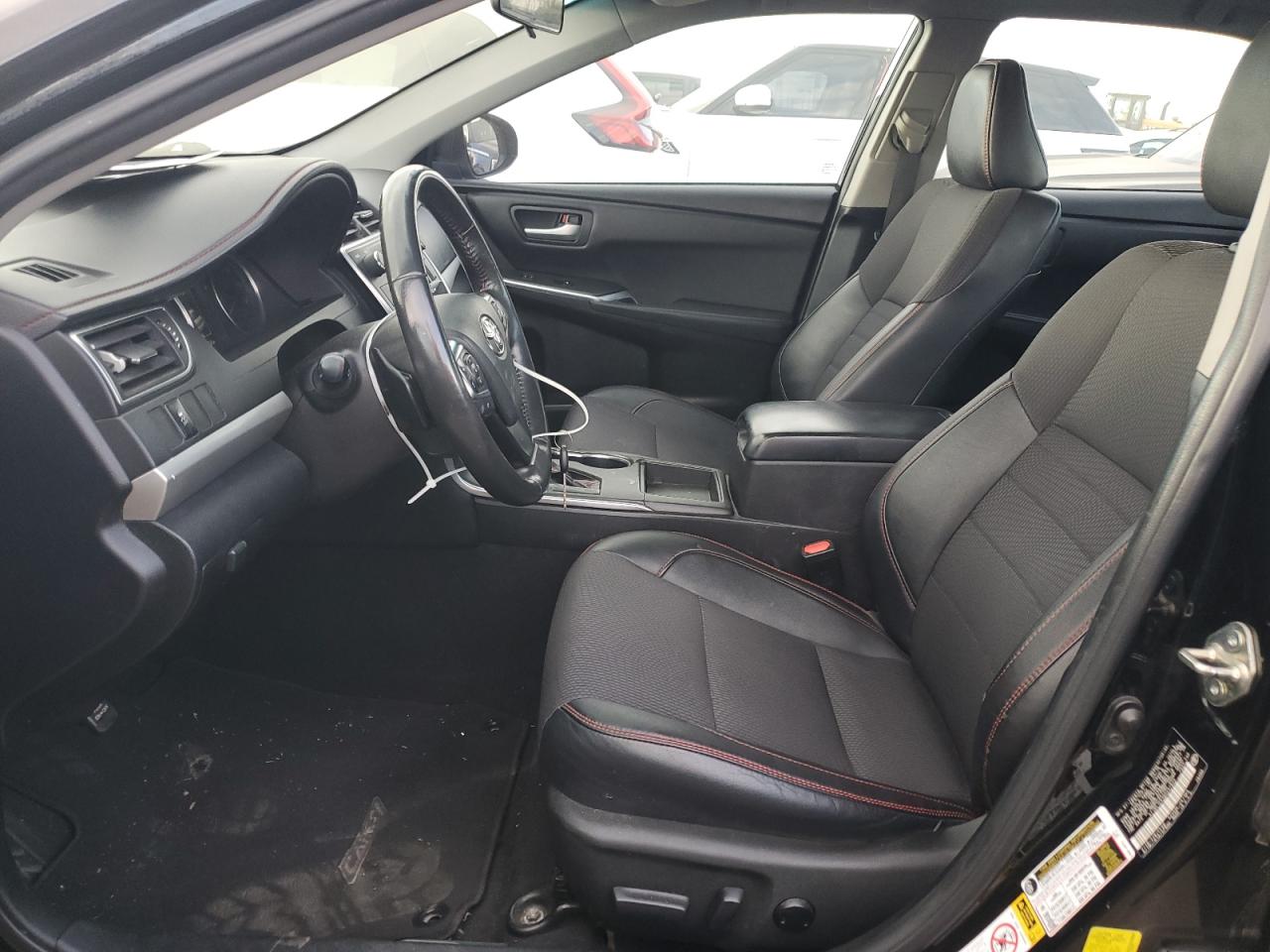 Toyota Camry Le Image 10