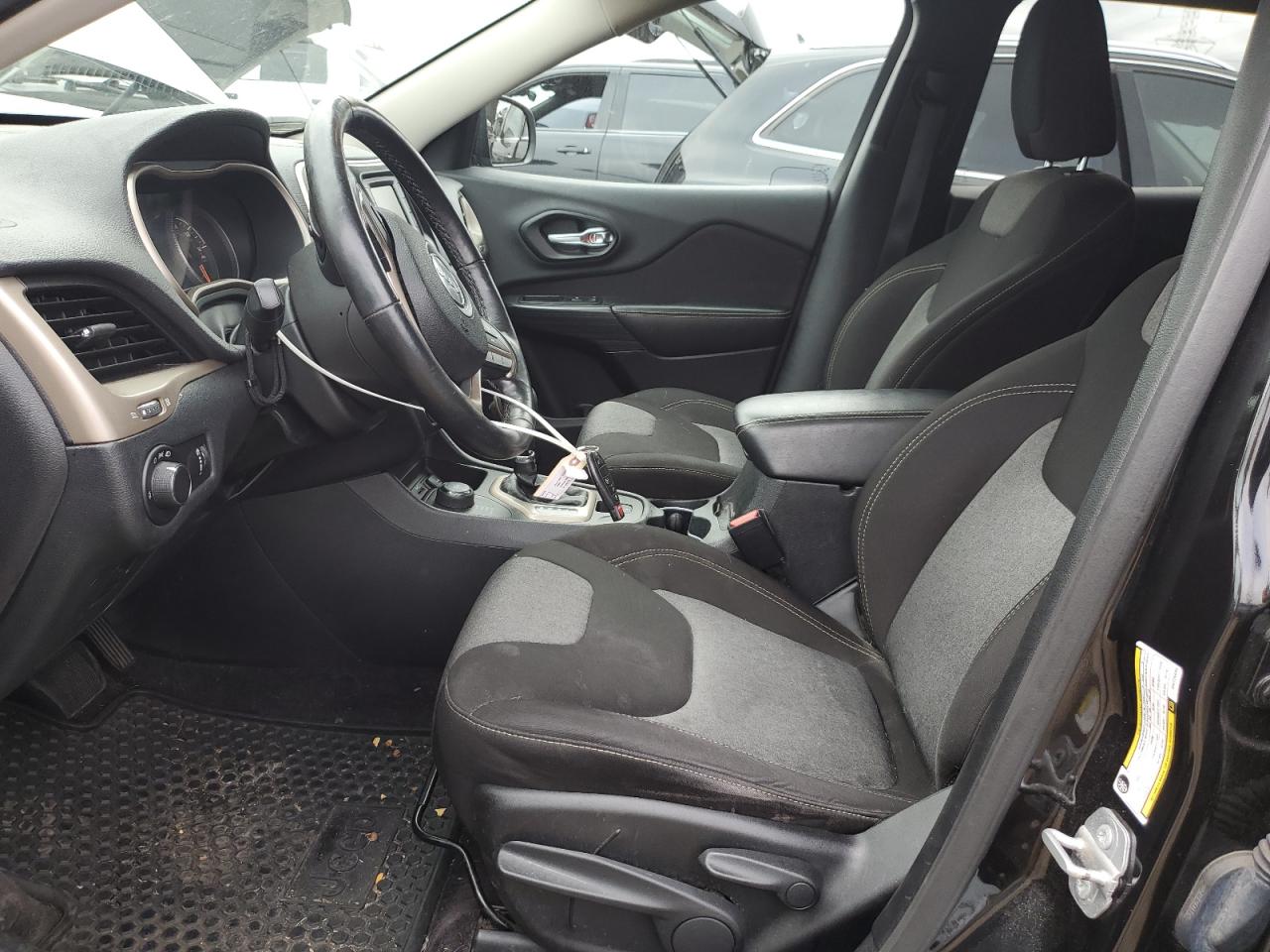 Jeep Grand Cherokee Sport Image 10