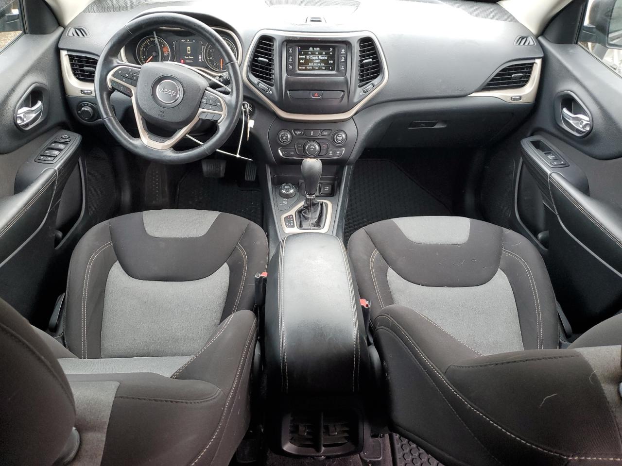 Jeep Grand Cherokee Sport Image 9