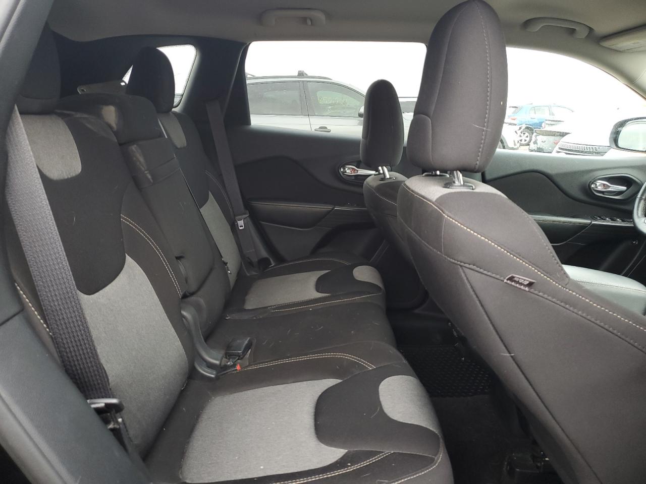 Jeep Grand Cherokee Sport Image 5