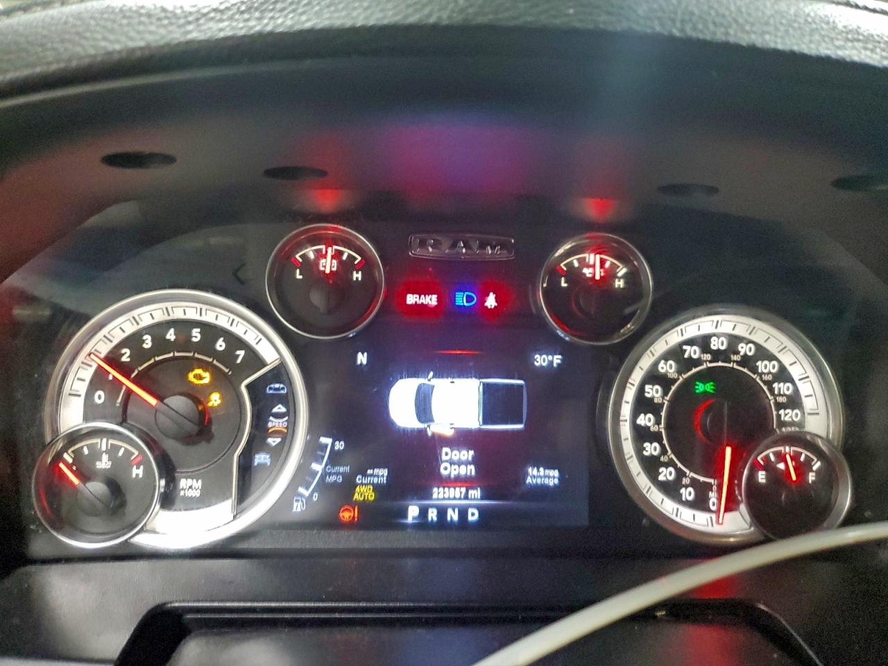 Ram 1500 Laramie Image 8