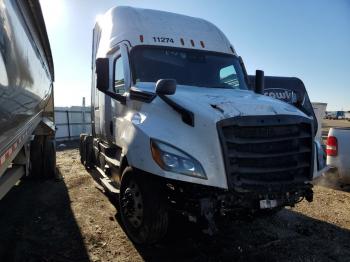  Salvage Freightliner Cascadia 1