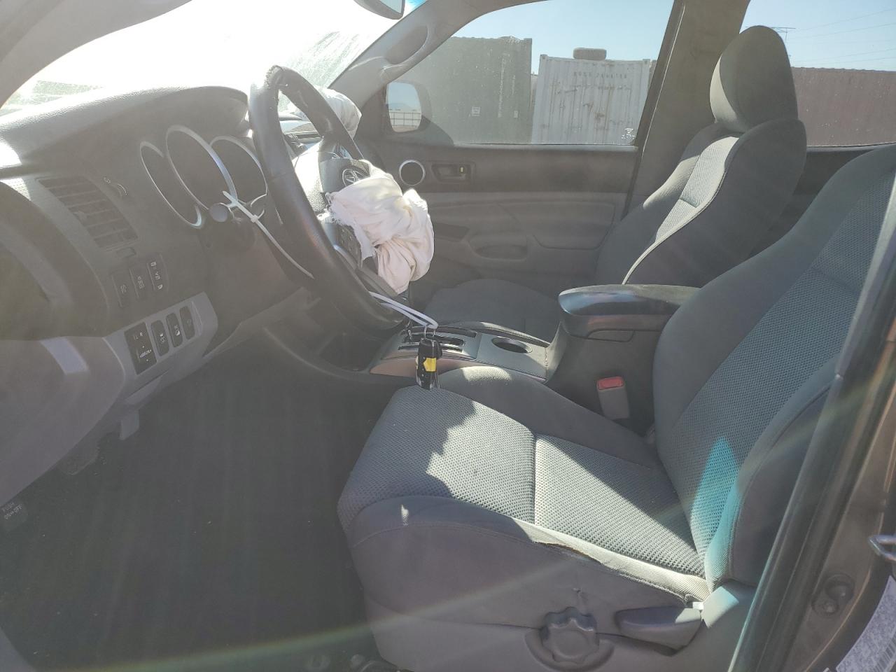 Toyota Tacoma Double Cab Image 12