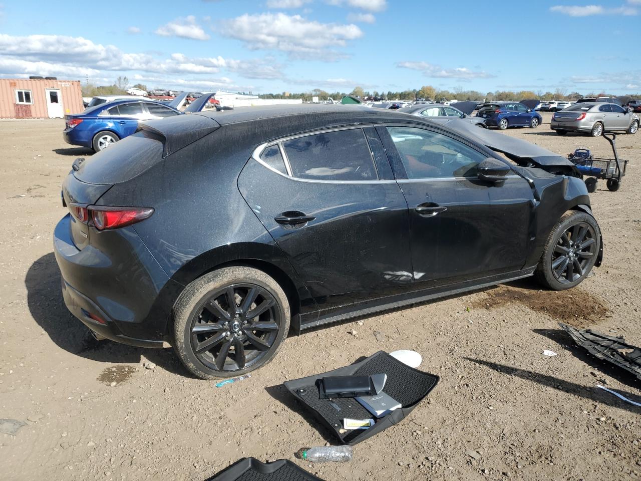 Mazda 3 Premium Image 8