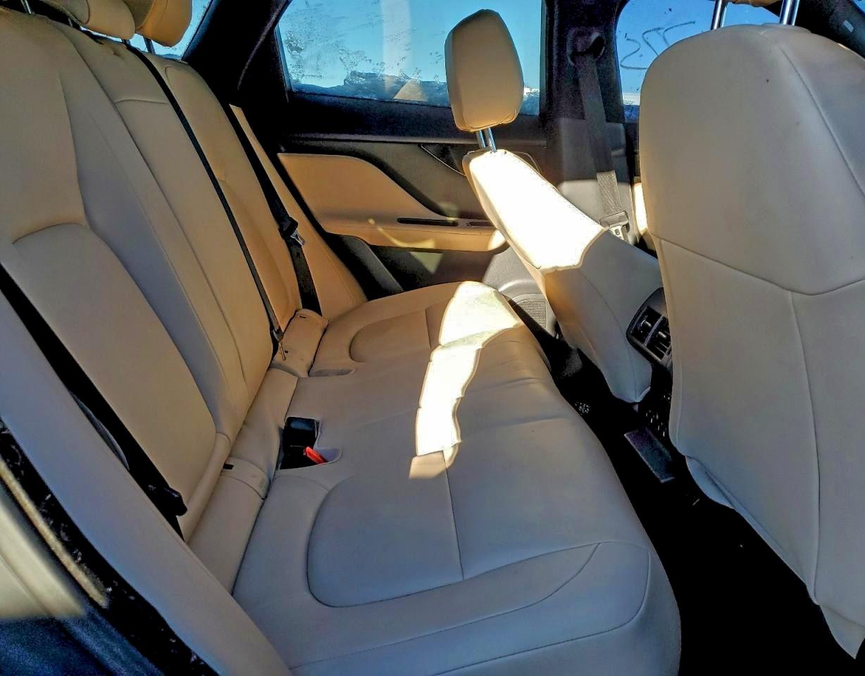 Jaguar F-PACE Premium Image 10