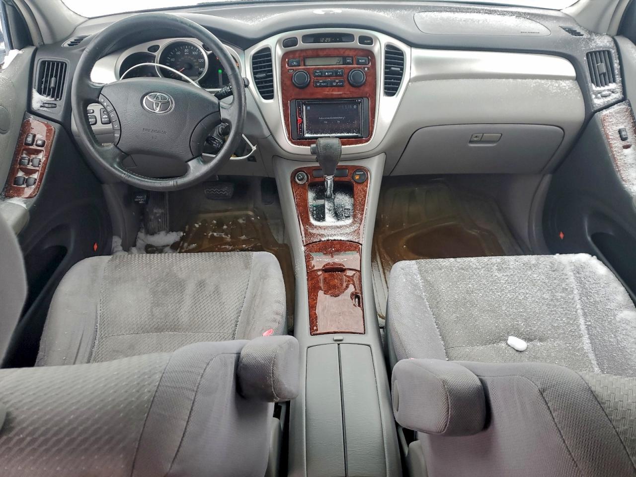 Toyota Highlander Base Image 3