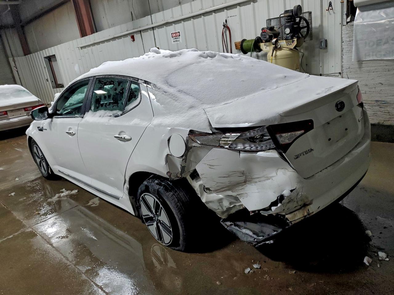 Kia Optima Hybrid Image 3