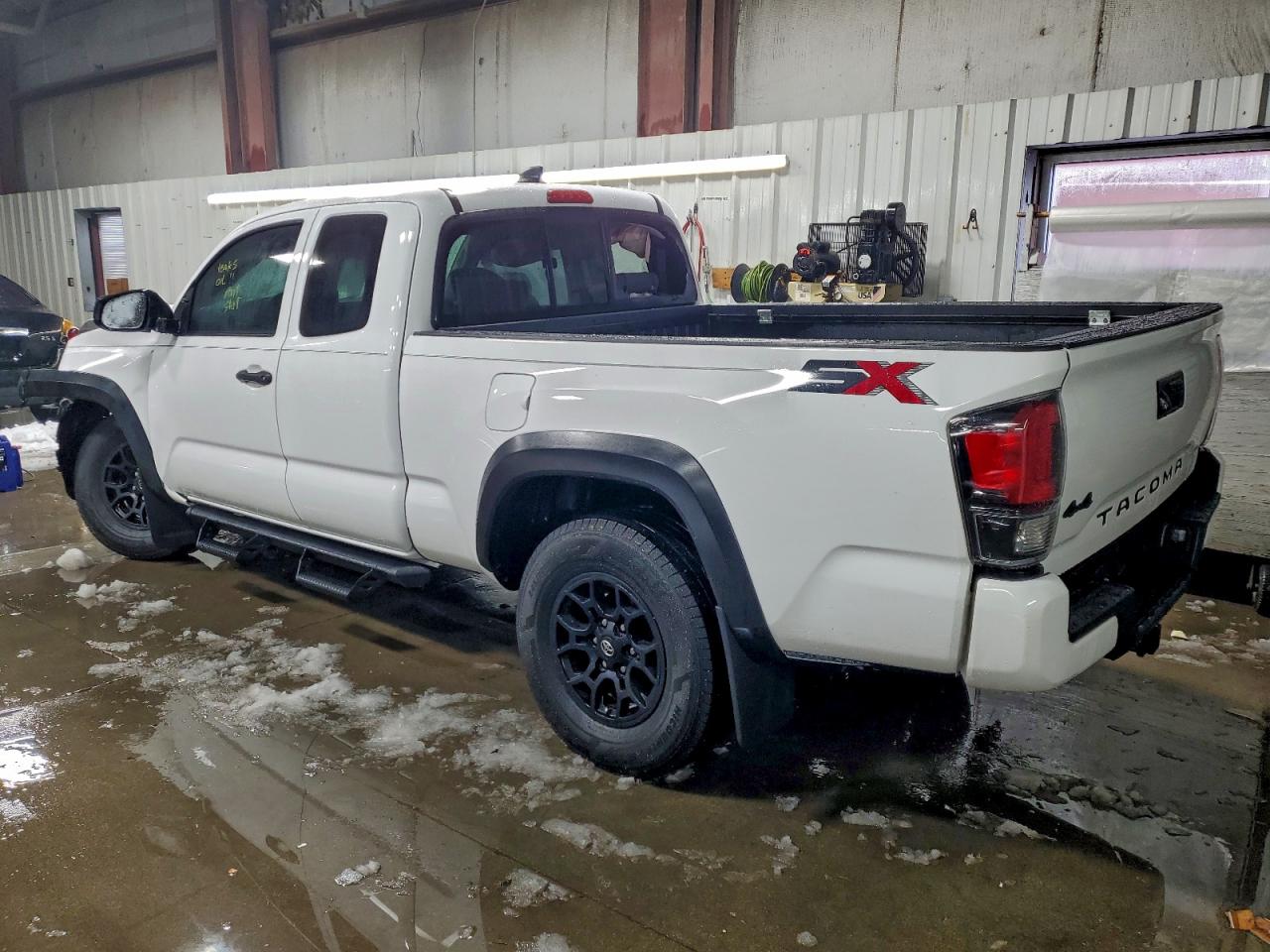 Toyota Tacoma Access Cab Image 2