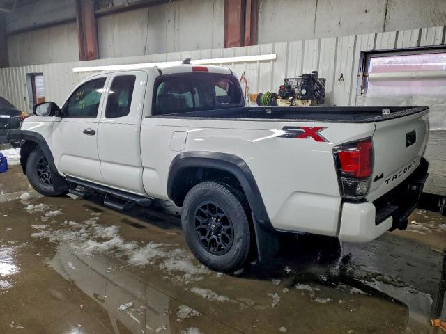 Toyota Tacoma Access Cab Image 2