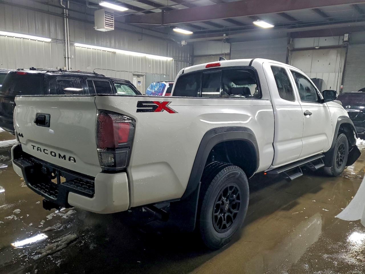 Toyota Tacoma Access Cab Image 4