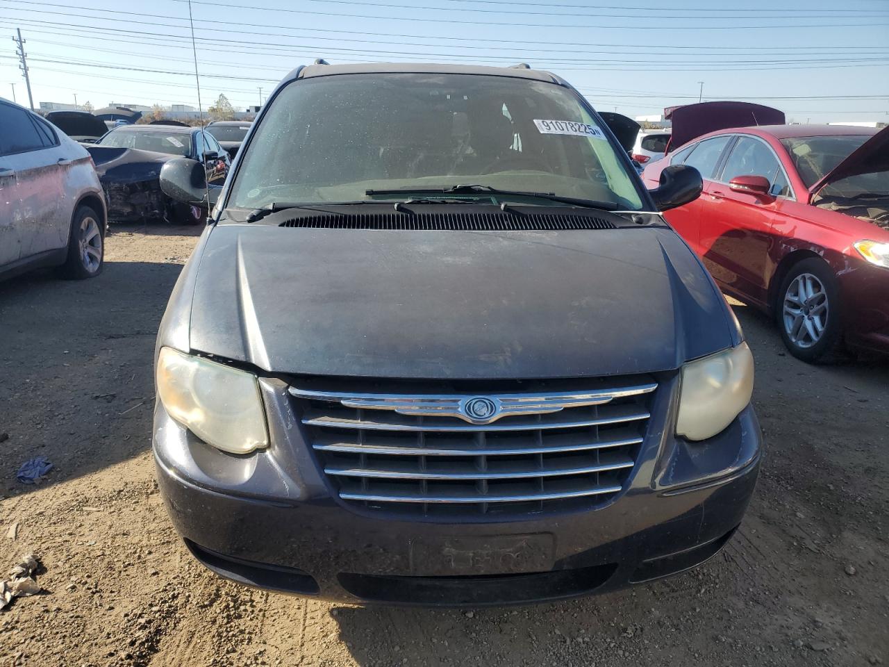 Chrysler Minivan Touring Image 4