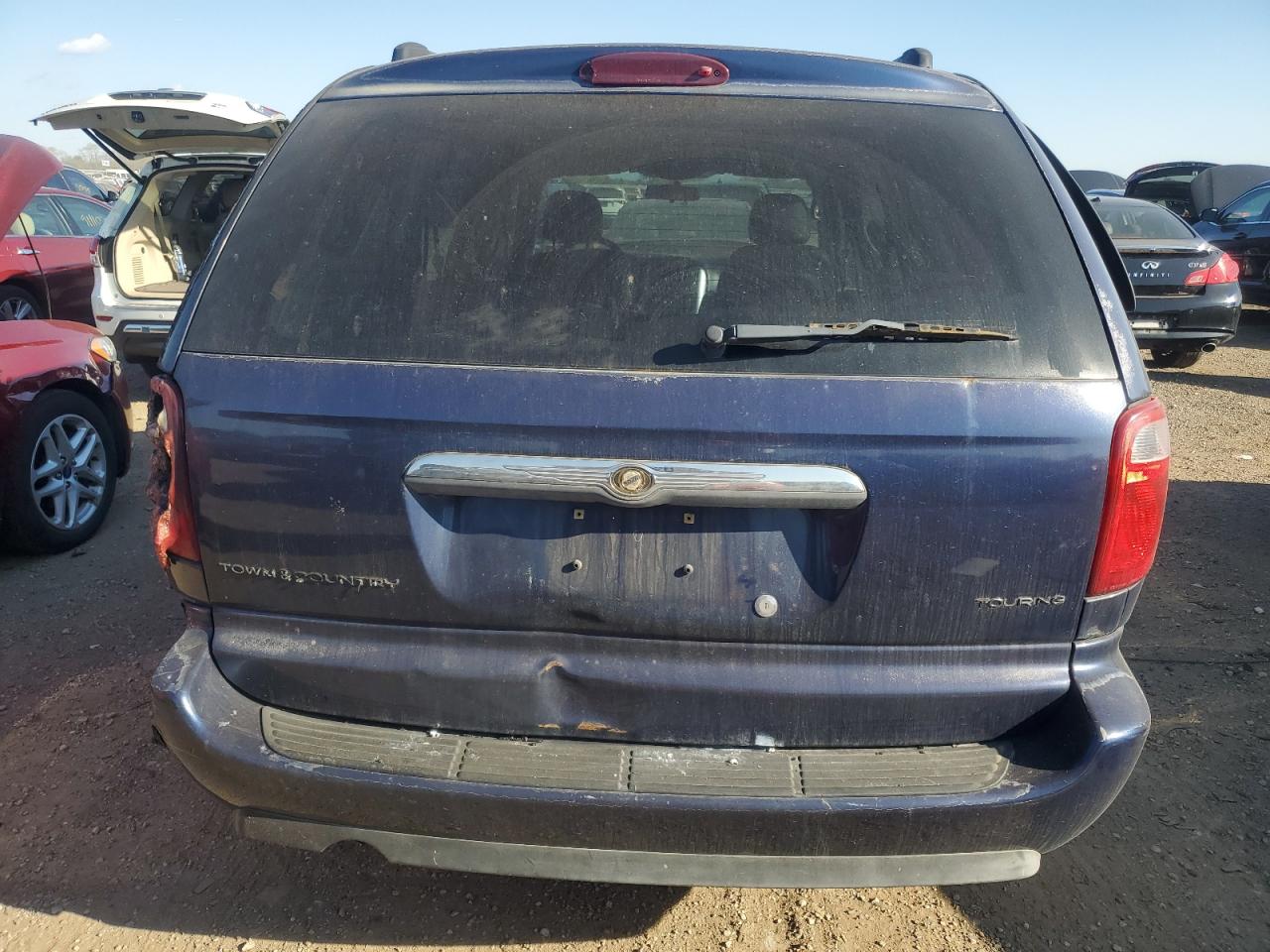 Chrysler Minivan Touring Image 2