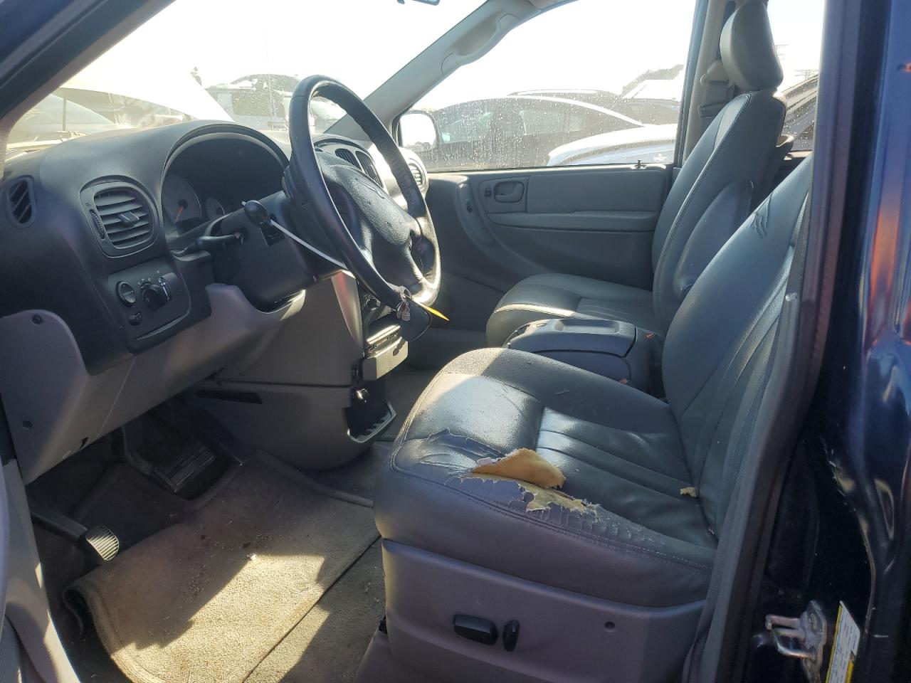 Chrysler Minivan Touring Image 6