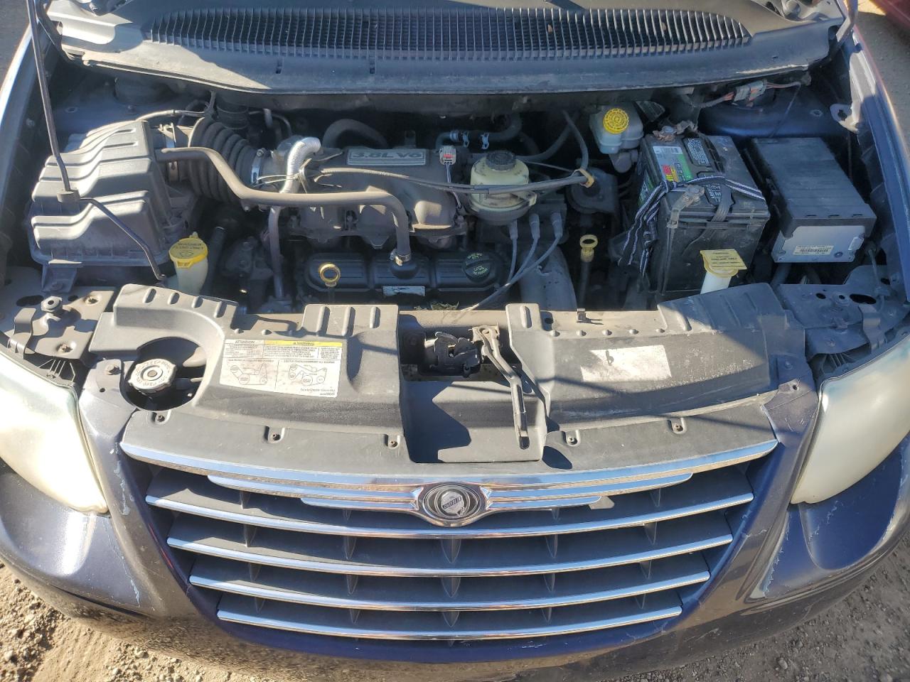 Chrysler Minivan Touring Image 10