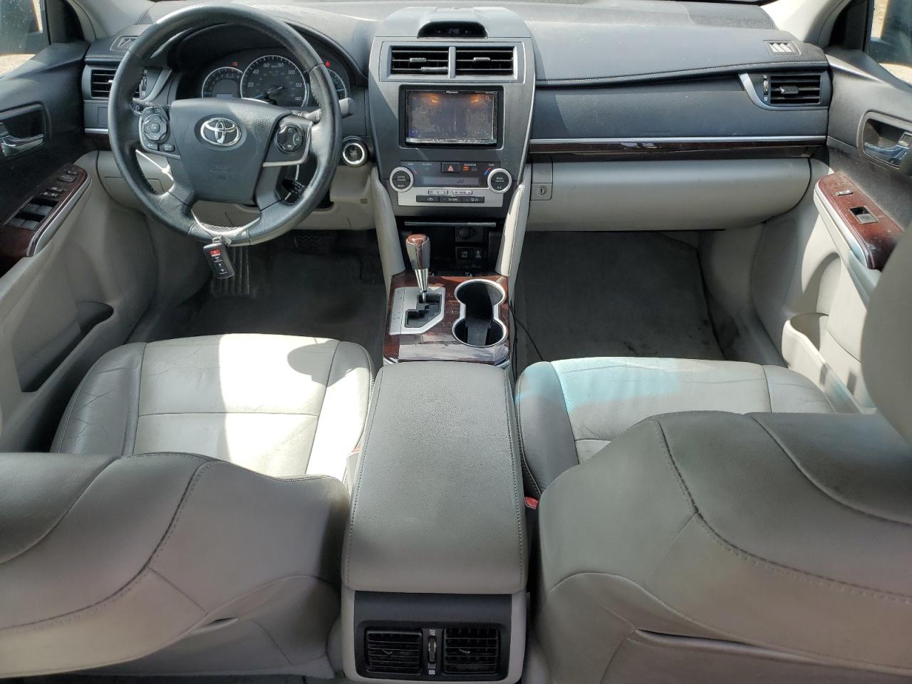 Toyota Camry L Image 5