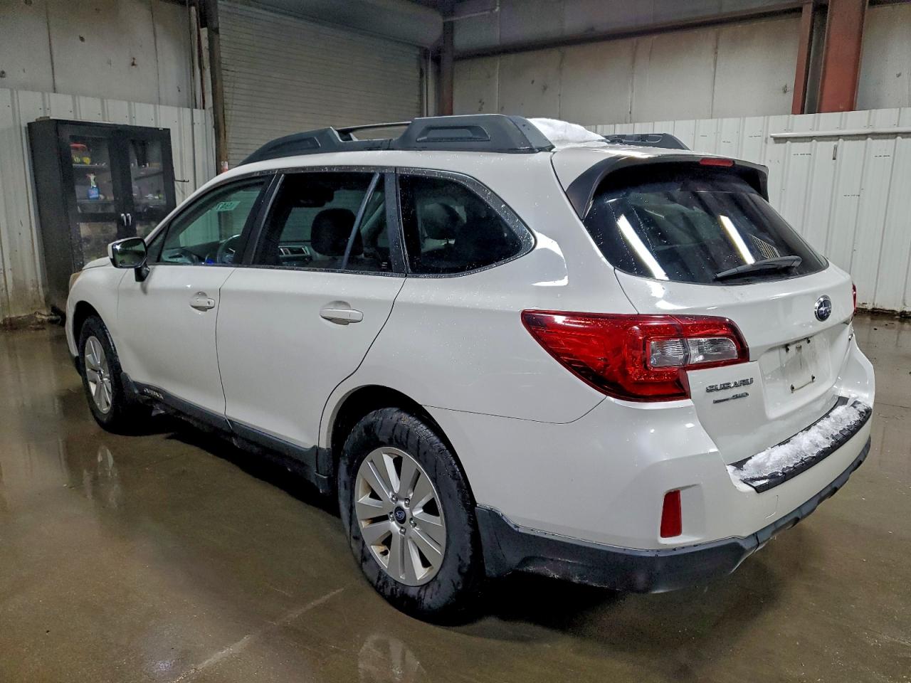 Subaru Outback 2.5i Premium Image 3