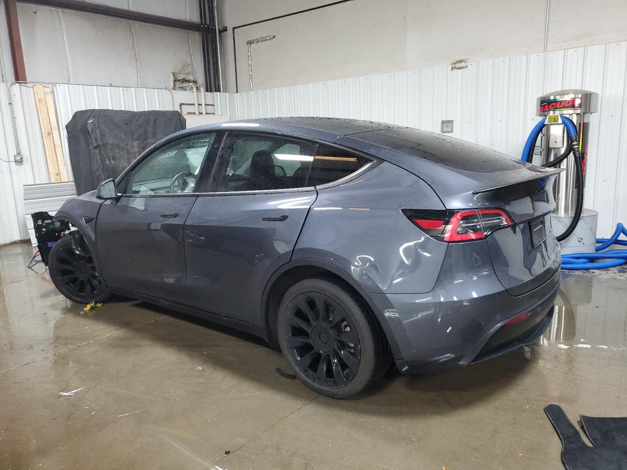 Tesla Model Y Image 2