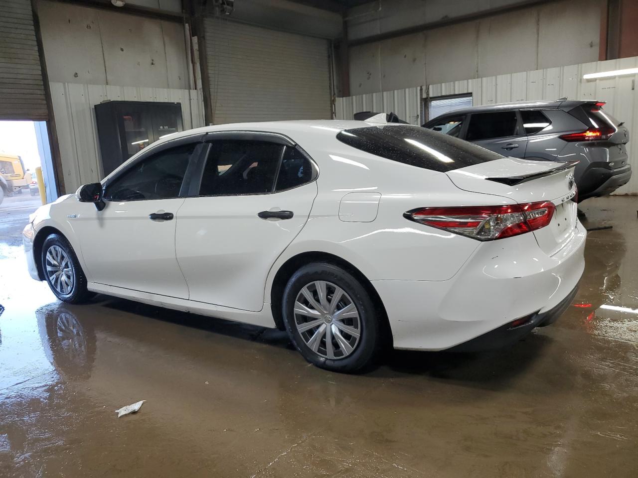 Toyota Camry Le Image 4