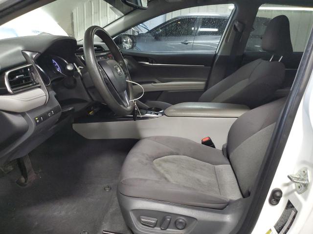 Toyota Camry Le Image 3