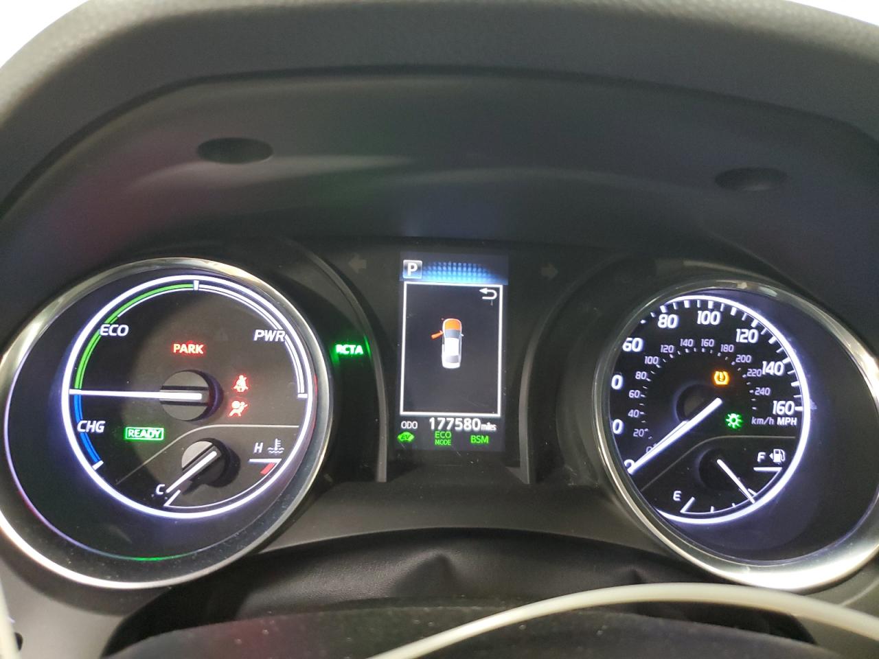 Toyota Camry Le Image 11