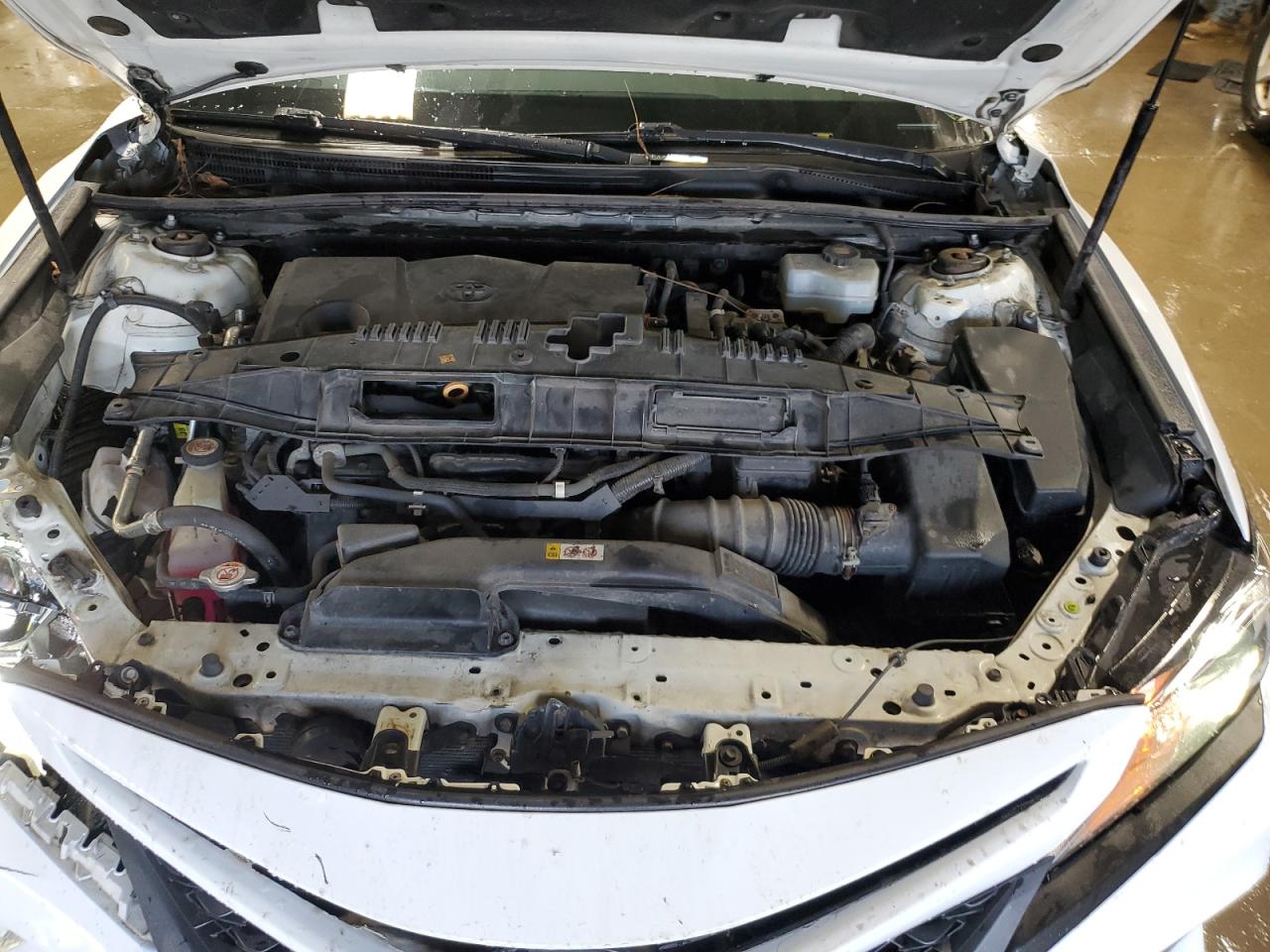 Toyota Camry Le Image 10