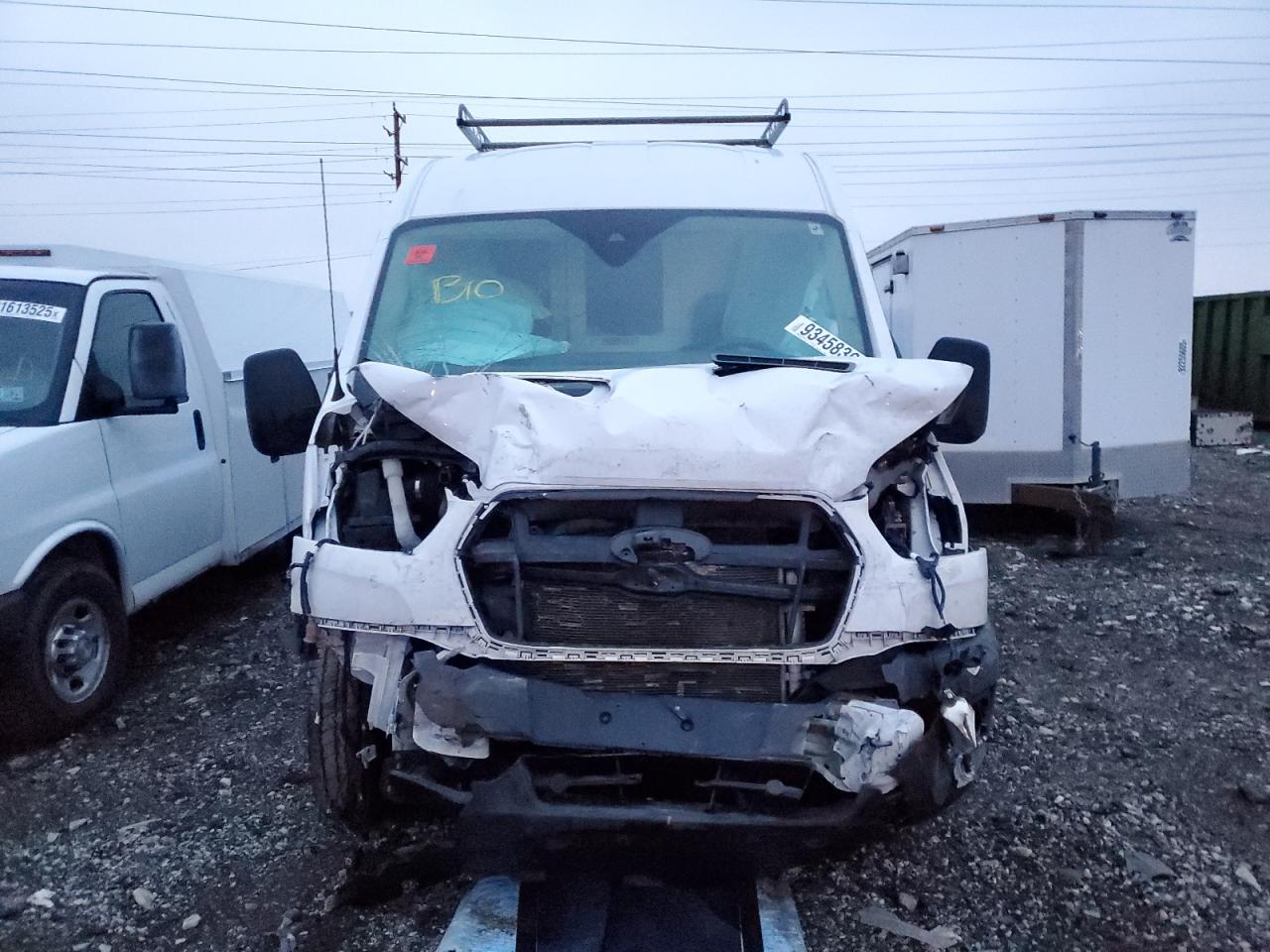 Ford Transit T-250 Image 6