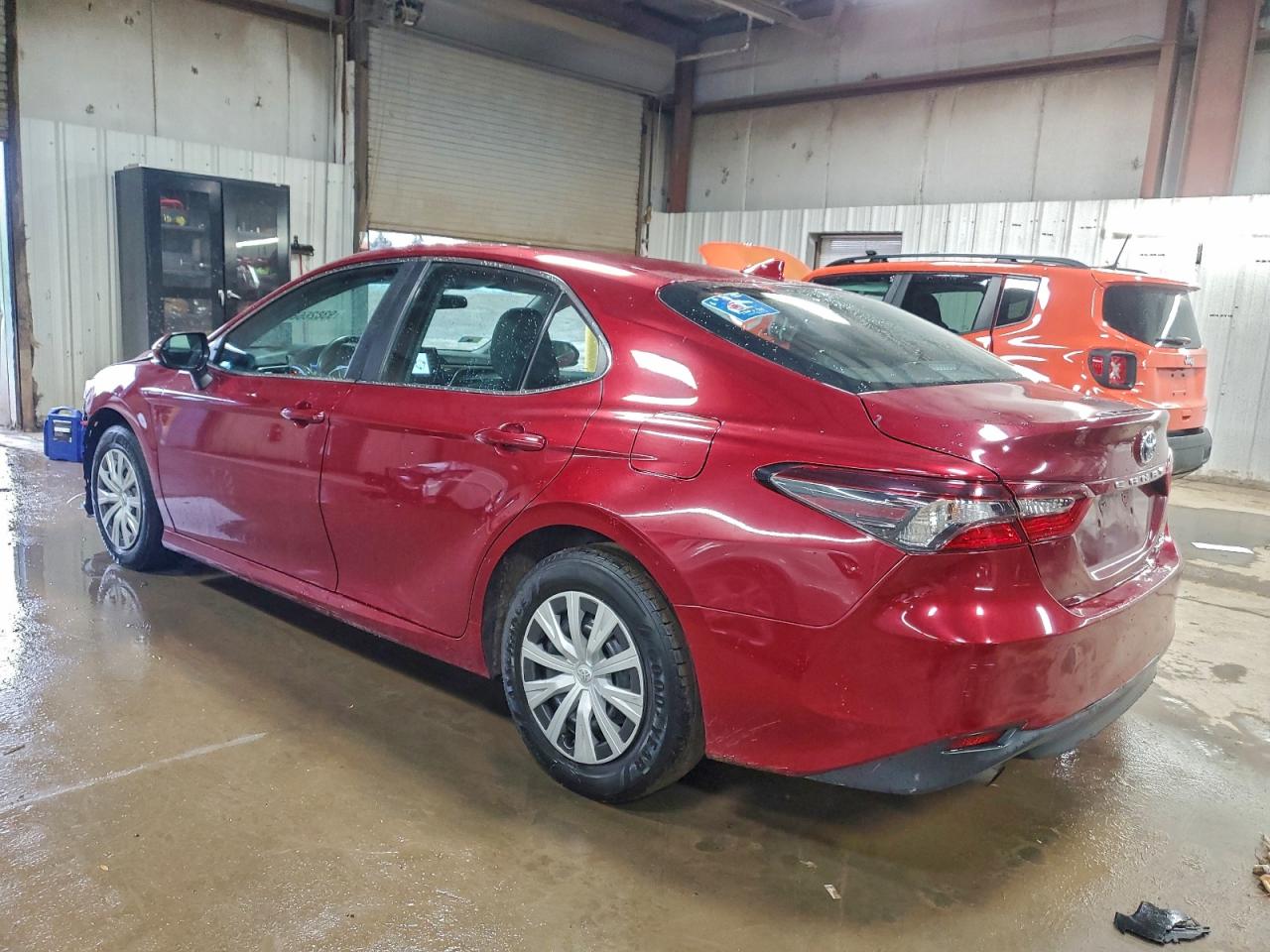 Toyota Camry Le Image 4