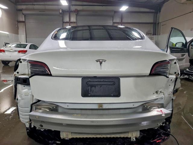 Tesla Model 3 Image 4