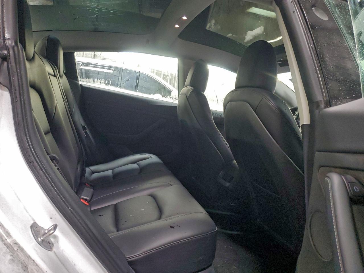 Tesla Model 3 Image 9